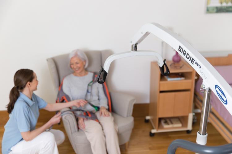 Otra imagen de Grúa Birdie Invacare EVO